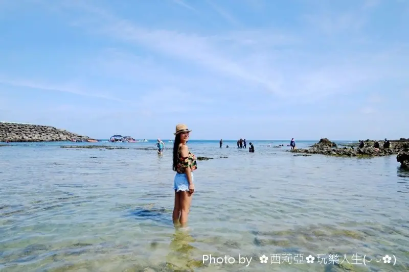 【屏東。恆春鎮】墾丁半島上灘岩最發達的景點『小巴里島』，眼前特殊海岸灘岩秘境，更是墾丁地區堪稱世界級的景觀樣貌！