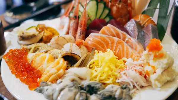 【台南．中西區】小椿食堂，台南平價「大份量」• 龍蝦海景丼 20 種料吃到爽！