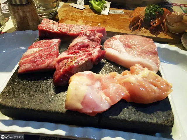 【台北大安】凱恩斯岩燒餐廳 | 仁愛路圓環附近 自己的肉自己烤 麵包濃湯好吃

