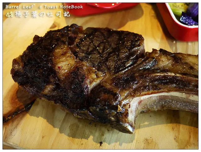 【異國料理】台北市內湖區│雷蒙小酒館 Taverna Del Ray (捷運港墘站) -- 新菜單出場~超巨大60盎司美國極黑和牛鎚子