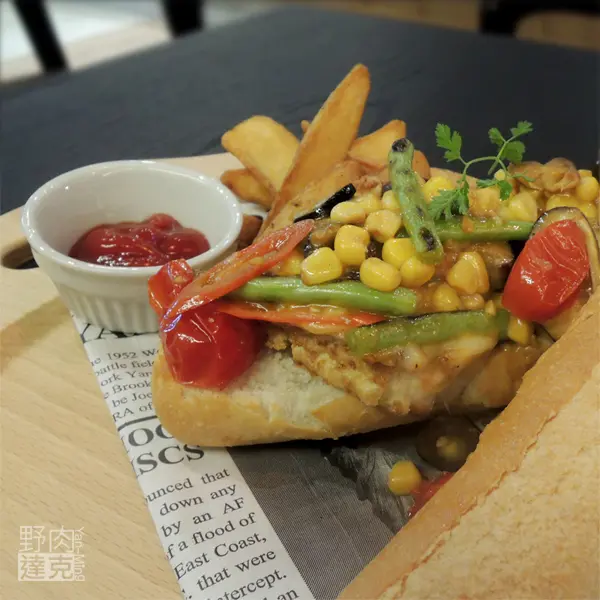 【新開店】情侶朋友約會聚餐的新選擇！「甲級寫字樓」（Retro Deli Cafe），台北市南港區Citylink南港車站輕食咖啡義麵早午餐的好地方