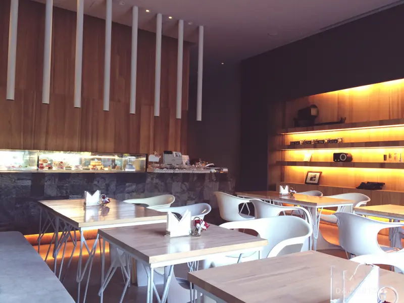 情人節與媽媽在台中美術館附近的  Oui, Jennifer Pâtisserie 法式甜點店約會