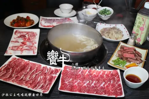 新莊人氣溫體牛火鍋『饗牛二館-火鍋·鮮牛肉專賣店』熱炒/牛肉麵/牛排一樣厚的肉塊煮火鍋