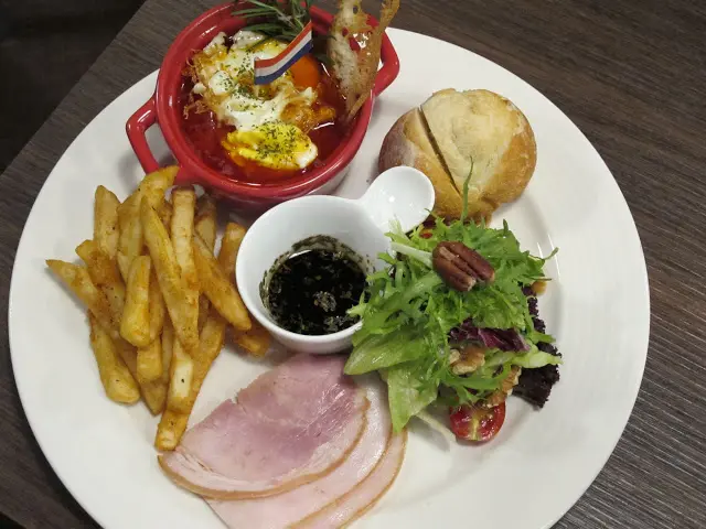 [食記] 蜍房Mr. Frosch。豐盛x美味x好廚藝的漢堡、早午餐(近市府站、松菸)