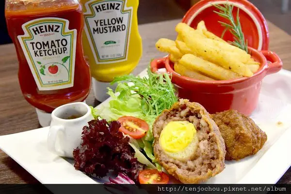 花花，甲飽沒【台北食記】蜍房Mr.Frosch 蘇格蘭蛋早午餐brunch 松菸聚會餐廳推薦