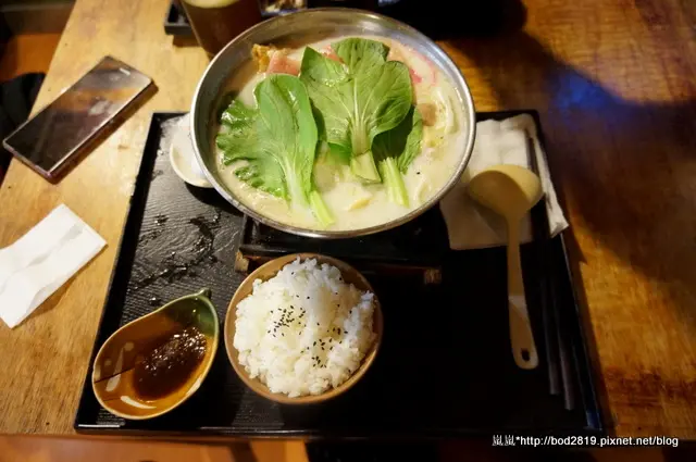 【台中東海】貍小路日式飲食－乳酪小火鍋還不錯，定食挺平價的，店貓好可愛！