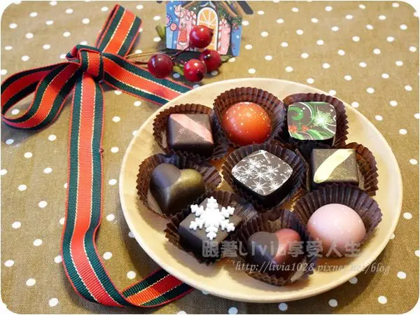美食。甜點│ 南投清境 伴手禮 Nina妮娜巧克力工坊 耶誕節限定版巧克力禮盒 ❤跟著Livia享受人生❤