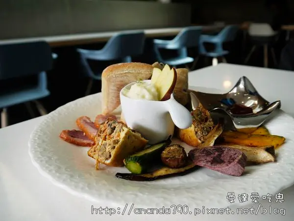 【台南食記】東區 Lesprit Cafe ● 無閒勿擾，就愛當個「咖啡人」！ ❤❤