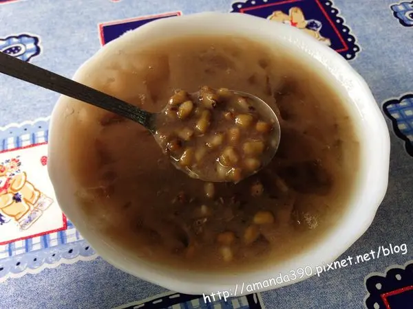 【台南食記】東區 慧沁豆花店 ● 成大商圈吃過就上癮的老字號甜品 ● 天氣冷颼颼，來碗熱呼呼甜湯吧！ ❤❤