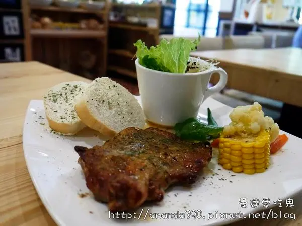 【高雄食記】大社區 貓廚 喵~ 喵~ 喵~ ● 義大樂園外用餐好所在(非寵物餐廳) ❤❤