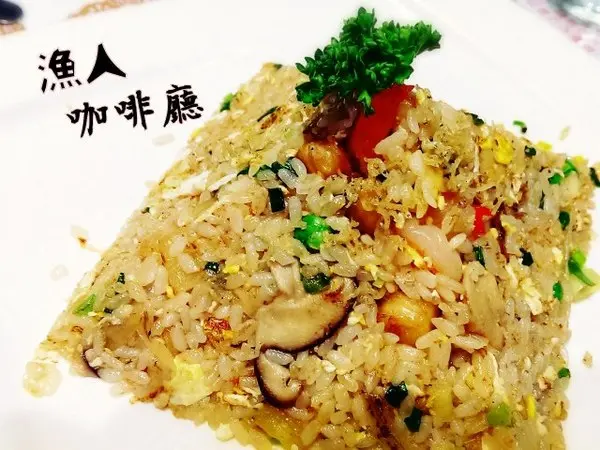 《淡水》漁人咖啡廳│創意金字塔南洋風味炒飯～平價觀海咖啡廳＠淡水站        
      