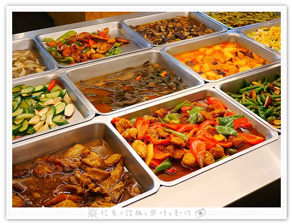 [台南食記] 麥綠素食自助餐~內部環境彷彿是速食店的素食店！米飯、熱湯、甜湯、飲料無限取用！(林森店)