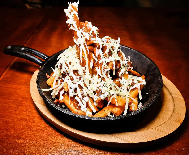 好吃的美國馬鈴薯薯條搭配上濃郁美味肉醬與滿滿的起司!! CAMPUS CAFE 忠孝店