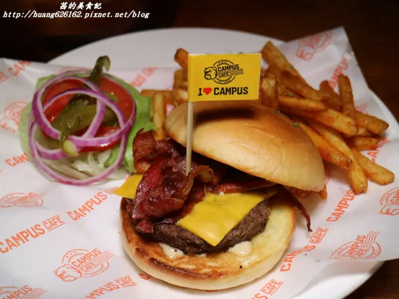 【台北大安區】東區美式餐廳推薦『CAMPUS CAFE-忠孝店』不收服務費的美式校園餐廳/愛評體驗團/捷運忠孝復興