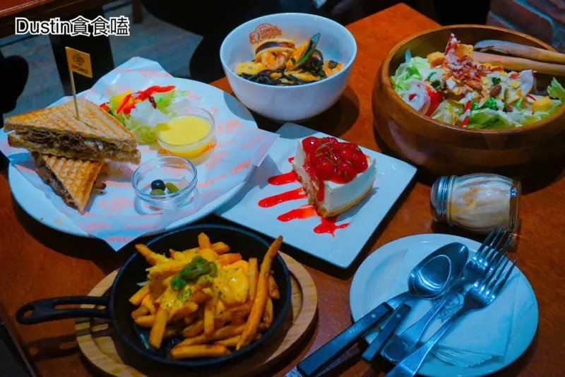 CAMPUS CAFE(忠孝店)__*完整MENU*免服務費！美式校園餐廳 │費城起司牛肉帕尼尼 / 重乳酪起司蛋糕『忠孝復興 ‧ 忠孝新生』