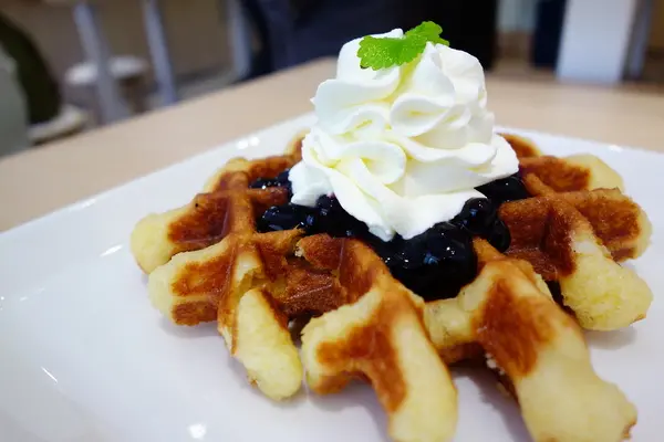 井井+Wells Cafe+新竹東區新店面+比利時鬆餅+咖啡+手作+比利時烈日+下午茶+久坐+聊天聚會+菜單Menu價位 環境 氣氛