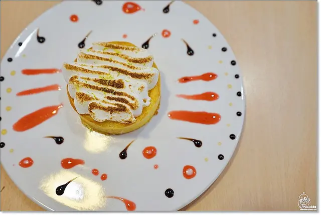 『台中。沙鹿』 食樂咖啡-沙鹿小鎮裡的粉紅浪漫早午餐、咖啡、甜點，份量大又超值，甜點更是大推薦。