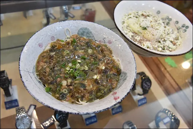 《彰化員林美食景點》台灣高鐵彰化新站通車一日遊！12/1~12/15車票買一送一&高架化的員林新站&員林小吃伴手禮口袋名單