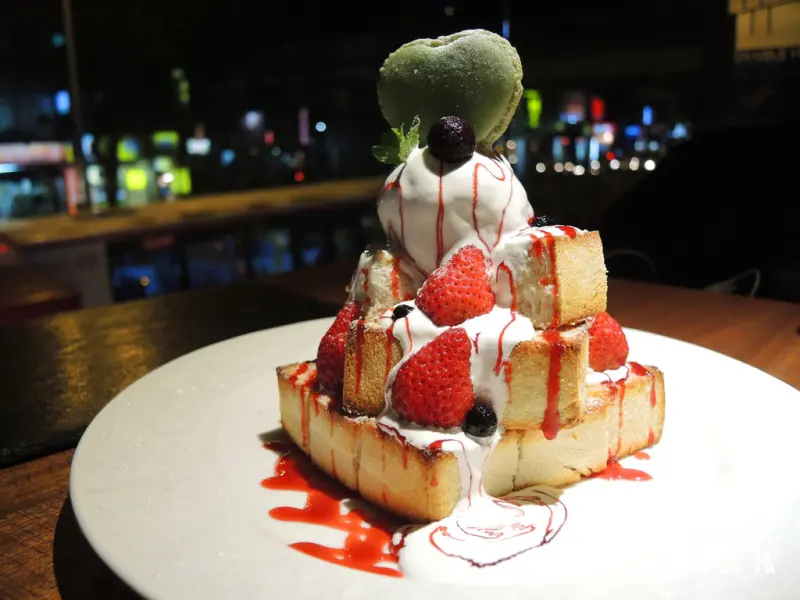 台北士林)Double H 有沒有咖啡-甜點控必吃！平價CP高草莓蜜糖吐司融化你我心/士林下午茶/士林咖啡廳/士林晚餐/士林平價美食/台北咖啡廳推薦