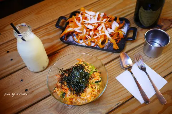 【 食記 】台中。LEFT 左派 ☝︎ 工業風的餐酒館/小酒吧 