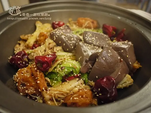 台南 福相麻辣香鍋(中華店) 不一樣的乾炒麻辣鍋