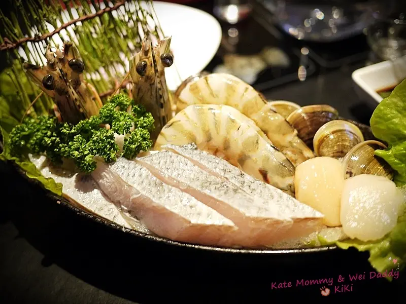 【食．松山區鍋物】將食材原始滋味發揮的淋漓盡致。創意鍋物，蒸、涮、燜、燒一鍋四吃 in 富呷一方 無鍋界料理 #捷運南京復興站