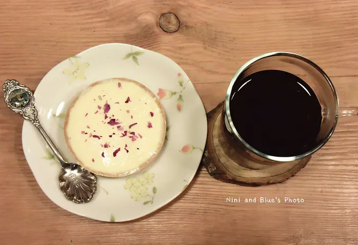 【台中咖啡】沒有名字的咖啡館，超有個性的巷弄小店，店名就叫做沒有名字的咖啡館，只賣咖啡和幾樣甜點!近公益路、華美街