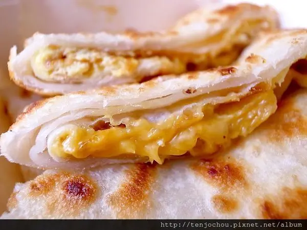 花花，甲飽沒【台北食記】宏廚pancake 手擀皮蛋餅 巷弄內隱藏版美食 信義區大安區 安和路 通化夜市