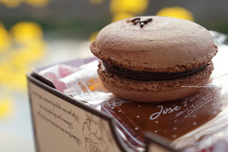 【台中西區】得黎思Délys Pâtisserie/Traiteur - 得梨思法式甜點鹹食.焦糖蘋果塔和巨無霸馬卡龍好吃阿.近期開幕.現場暫無甜點可買.請在兩天前預訂