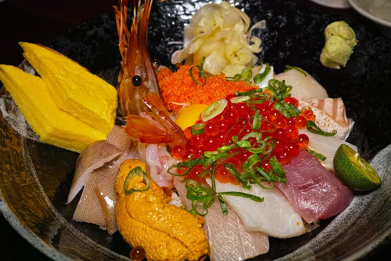 捷運國父紀念館站 中午來吃豪華的海鮮丼飯和美味烤魚吧!! 漁串場 居酒屋