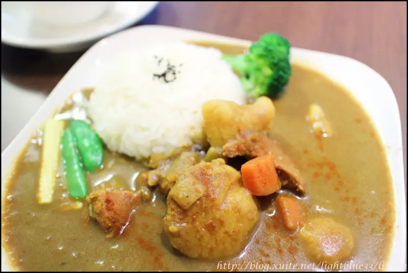[ 松江南京站美食 ] 里山咖啡～樸實咖哩飯與好喝蜂蜜拿鐵，免費wifi插座不限時咖啡廳