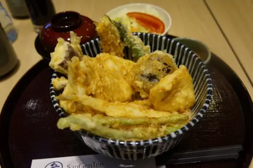 [試吃]台北捷運芝山 叁元天天丼専門店~巷弄裡人氣的日式丼飯