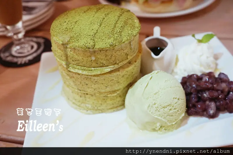 食記◎--【板橋 愛評口碑 】Eilleens coffee.厚軟鬆餅X美式漢堡