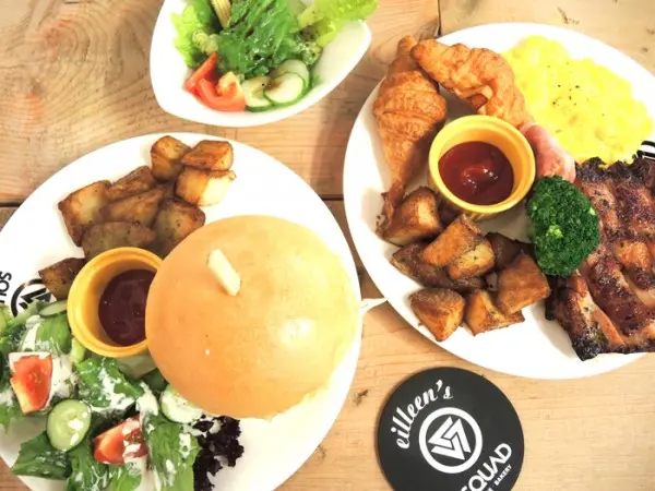 新北新埔)Eillen’s coffee x SQUAD- 在板橋工業風格潮流店享用juicy滿分無骨雞腿排 -