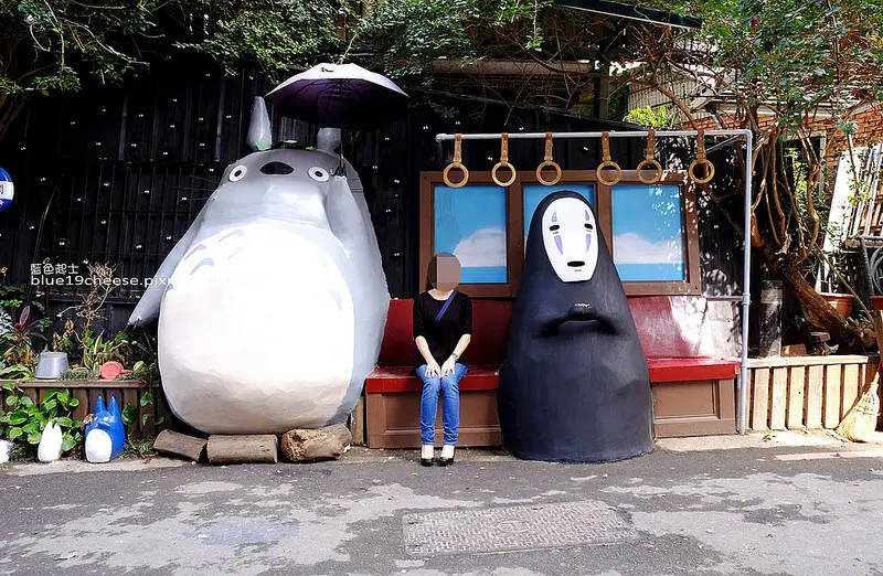 【台中大里】大里立體龍貓無臉男公車站喬城站-善聽空間.台中大里打卡免費景點.假日親子.宮崎駿迷.請注意交通安全.台中花園城對面