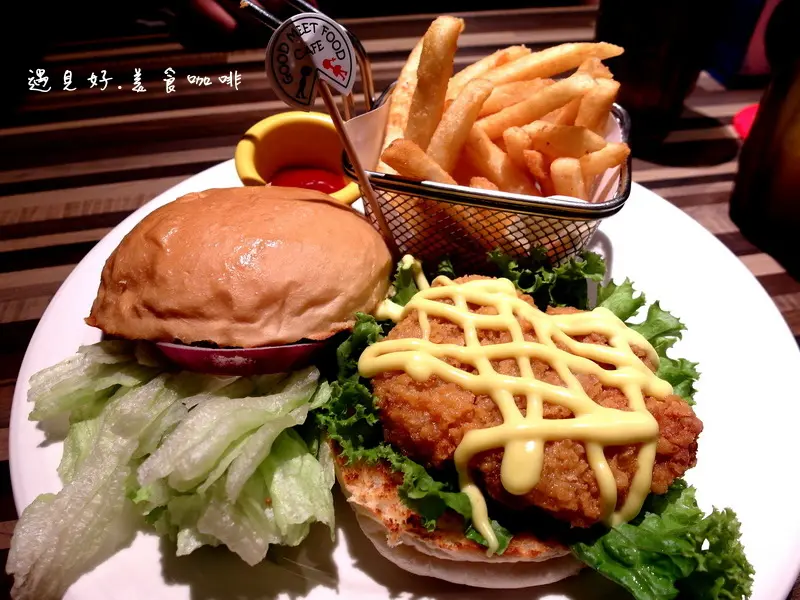 【台北西門】西門町CP值超高美食餐廳 遇見好美食咖啡！平價美味漢堡、早午餐、義大利麵！飲料無限暢飲！(國賓影城旁)