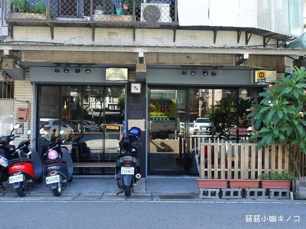 板南線-捷運江子翠站-近捷運站有質感的溫馨空間~Percent CAFE %~