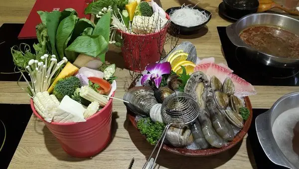 內湖捷運站推薦涮涮鍋 團緣精緻鍋物，有平價活海鮮、高級肉品精緻又健康的個人涮涮鍋