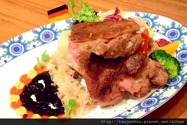 花花，甲飽沒【台北食記】B&G德國農莊德式精品餐廳 來貴婦百貨吃豬腳 信義區BELLAVITA 德式宮廷下午茶