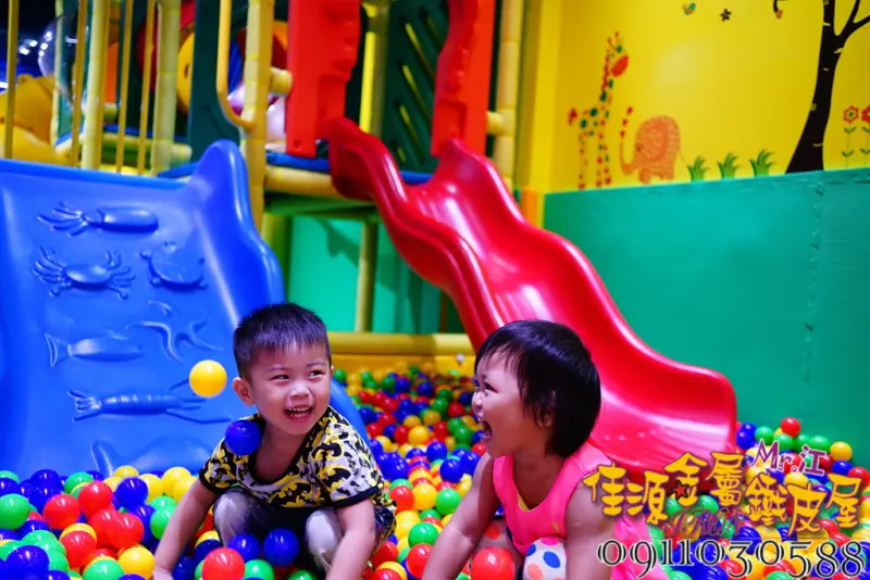 2015 新開幕 樂福Love親子館 台北 親子室內遊戲館 球池.沙坑.道路體驗駕駛
