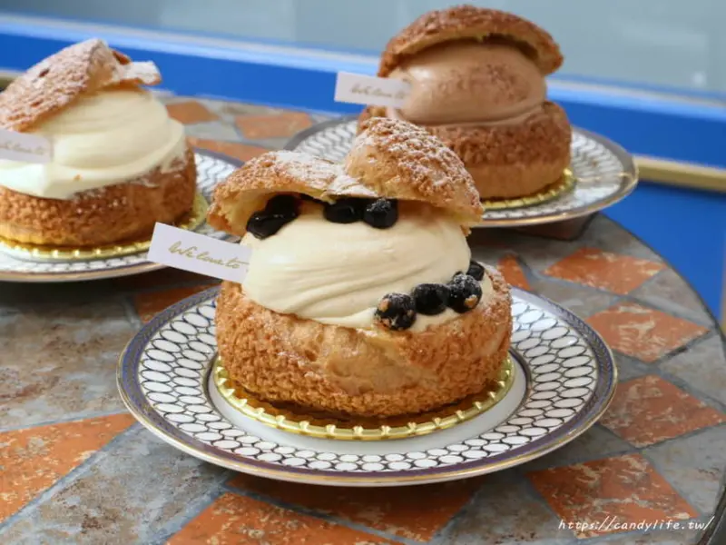 台中美食│山姆安娜〃台中超人氣布丁泡芙，咬下去會大爆漿！