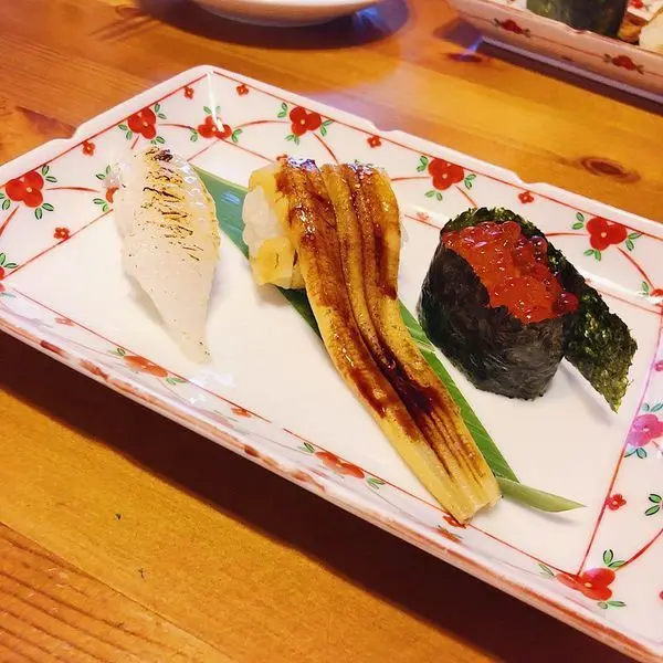 [台北日式]天母芝山站~星鰻好長好鮮甜/桂丁雞料理好吃又特別「豚馬日本料理」無菜單高CP值料理/干貝/鮭魚卵/鮮魚/星鰻/比目魚/桂丁雞/附菜單