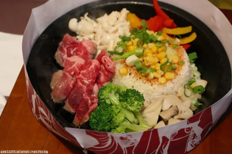炙牛食創堂 Flaming Bull✪我喜歡鐵板飯勝過於牛肉麵~104.04.06