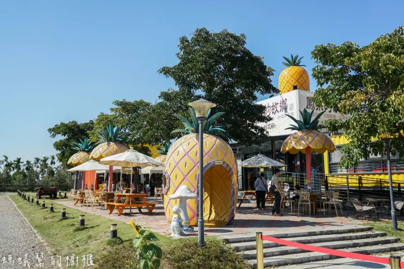 桂花田糕點主題休閒園區|南投139縣道的路旁大鳳梨園區，金牛角麵包也相當有特色，139縣道桂花鳳梨酥烘焙店。 - 螞蟻幫的櫥櫃