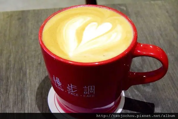 花花，甲飽沒【台北食記】東區 慢步調咖啡館 網路+免費插座+久坐不限時