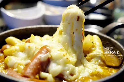 《北市信義區♥食記》Mini K 小韓坊。台北市第一間露天戶外韓式烤肉，大啖肥脥油脂牛五花及肉感牛小排，還有起司火鍋整個大滿足！(市政府捷運站)