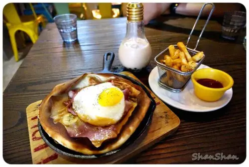 咖啡館。從正餐到下午茶到夜間小酌之超豐富工業風小店「tame moose」