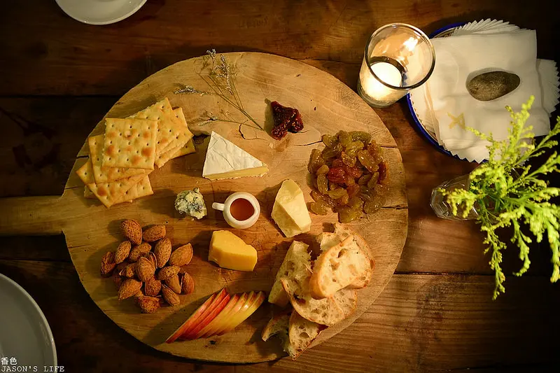 【台北│美食】台北市小巷老宅中隱藏著一間南法鄉村風情下午茶餐廳，蛋糕出色，環境好拍照。香色