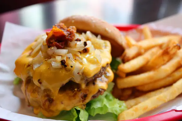 [台南]手工漢堡肉 大口吃肉的滿足 公不一漢堡店「這是一間漢堡店」