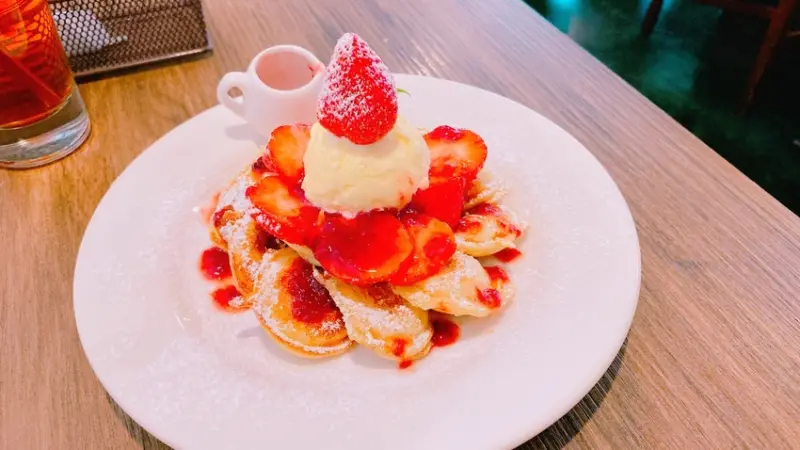 【台北 美食】中山站，Poffertjes cafe 荷蘭小鬆餅(長安店)。小步舞曲的輕快節奏搭配的Q彈口感